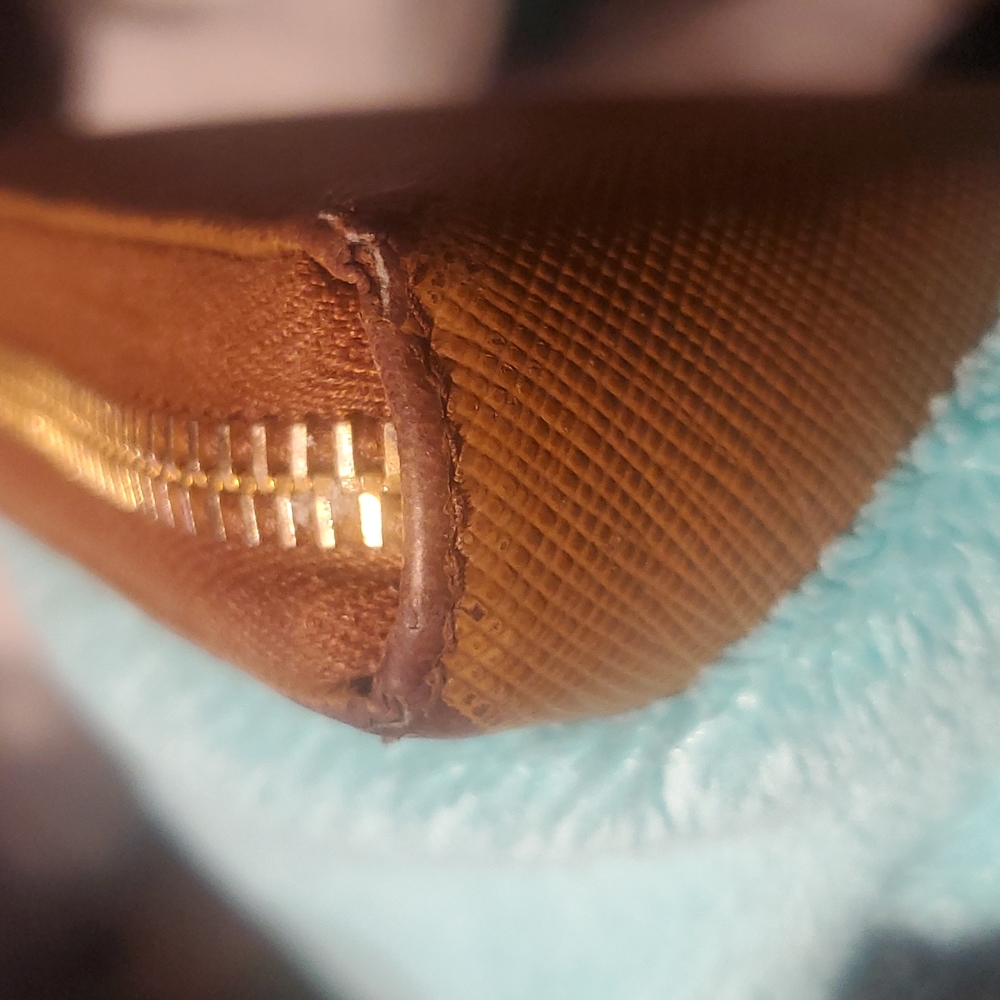 *AUTHENTC PRADA WALLET - Picture 8 of 17